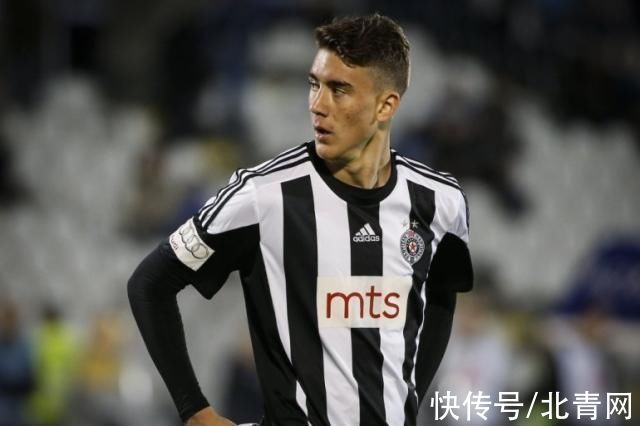 显示出他在 显示出他在